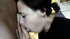 Short-haired brunette receives cum in mouth