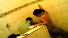 indonesia- ngentot di kamar mandi sambil direkam teman
